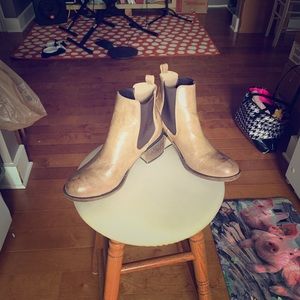 Cute Boot Shoes w elastic sides, brown, size 8